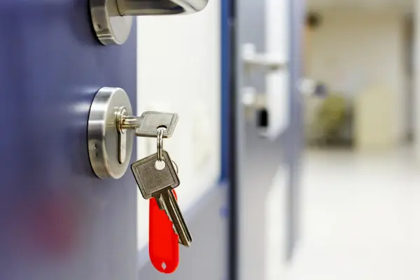 Objekttür mit Sicherheitszylinder in einem Aachener Gewerbeobjekt